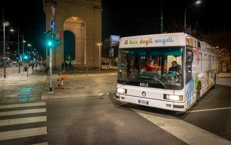 Milano, Torna il “bus degli angeli” di Atm per i senzatetto