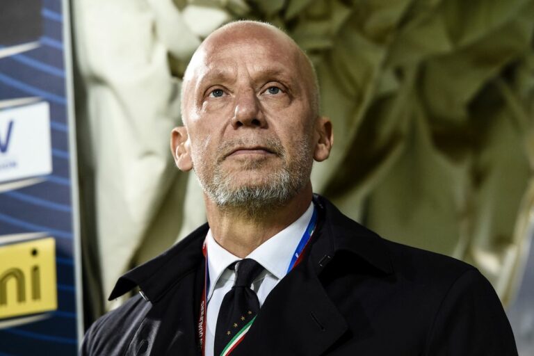 Vialli “Sospendo i miei impegni temporaneamente”
