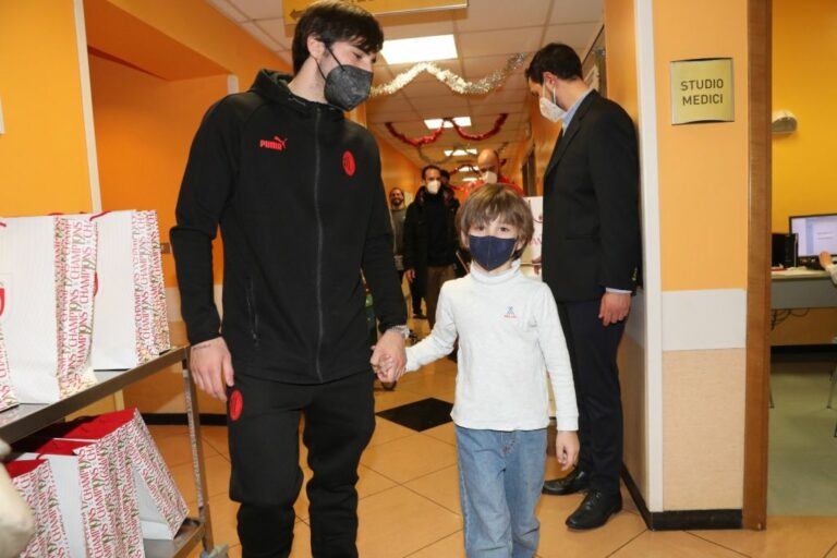 Giocatori del Milan incontrano piccoli ricoverati Policlinico Milano
