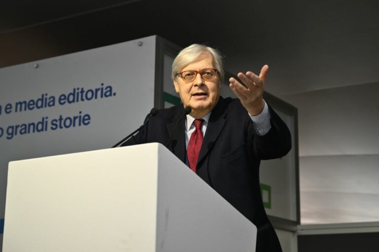 Sgarbi “Vincolare lo stadio di San Siro, abbatterlo è insensato”