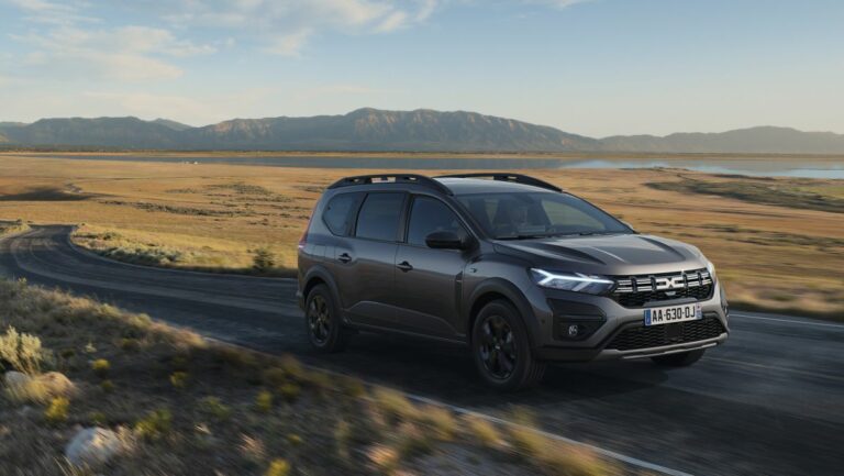 Jogger Hybrid 140, la prima ibrida di Dacia