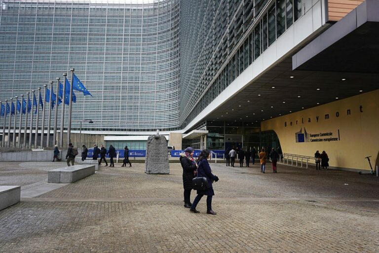 Commissione Ue rivede al rialzo la crescita italiana, +0,8% nel 2023