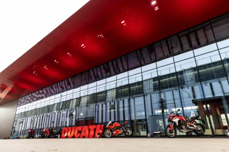 Ducati inaugura il nuovo edificio finitura e delibera estetica