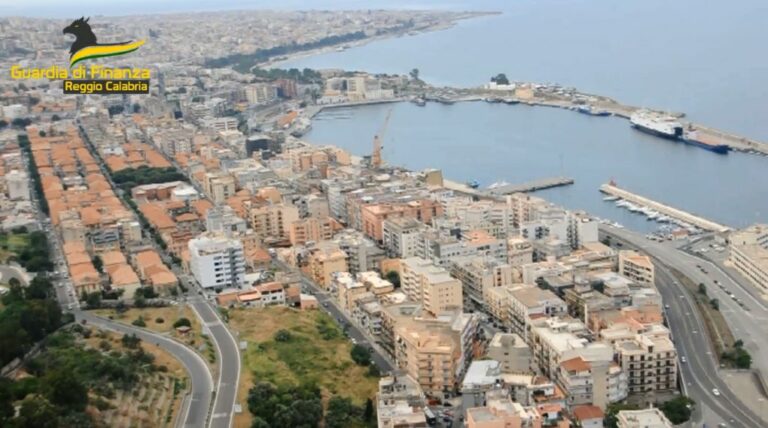 In auto da Reggio Calabria in Sicilia con 6 kg di cocaina, arrestato