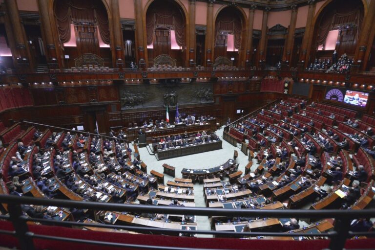 Manovra, il Governo pone la fiducia alla Camera