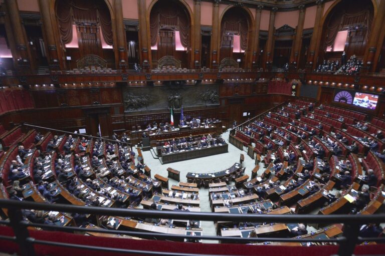 Manovra, dalla Camera via libera alla fiducia con 221 sì e 152 no