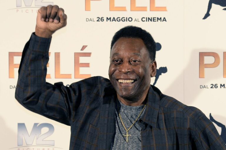 Pelè ancora ricoverato, figli in ospedale con lui a Natale