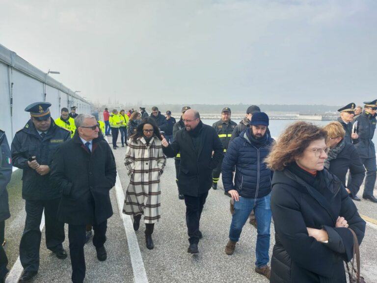 E.Romagna pronta accogliere 113 migranti della nave Ocean Viking