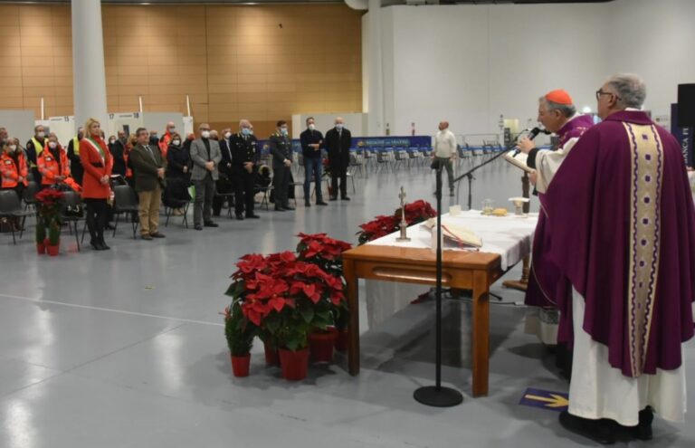 L’assessore Besio alla Messa di Natale nell’hub vaccinale