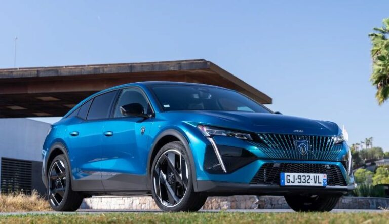 Innovativa e sorprendente la nuova Peugeot 408