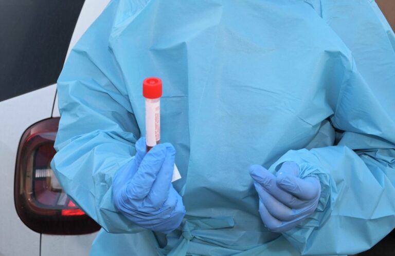 Voli da Cina, tamponi a Malpensa confermano sottovarianti Omicron