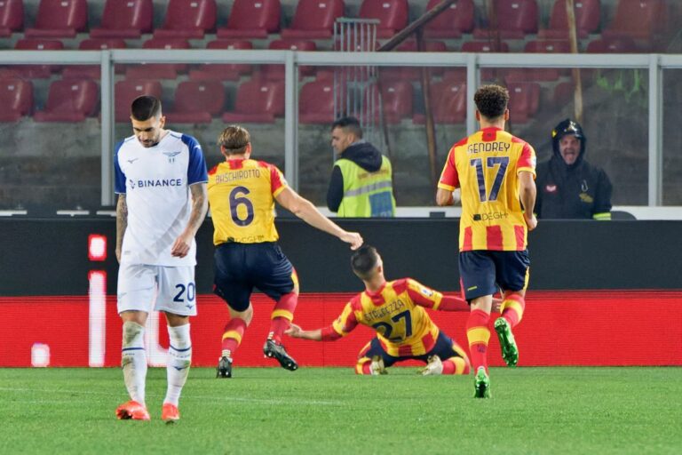 Immobile non basta, il Lecce rimonta e batte la Lazio 2-1