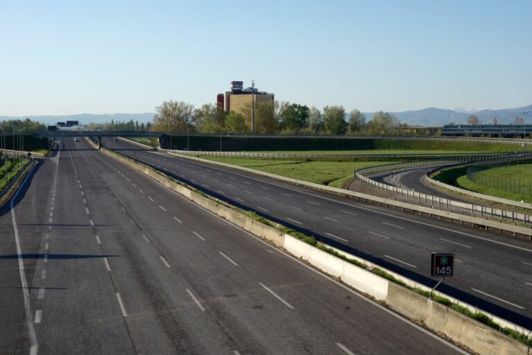 Scontri in autostrada fra i tifosi di Napoli e Roma