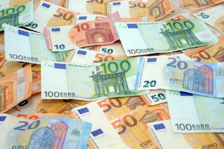 A novembre prestiti a famiglie e imprese +3,5%, tassi in salita
