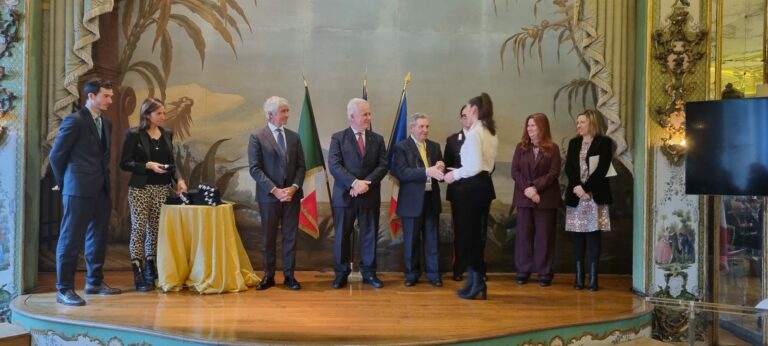 Abodi inaugura a Parigi “La bellezza in un gesto”