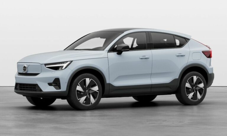 Maggiore autonomia e ricarica più veloce per Volvo C40 e XC40