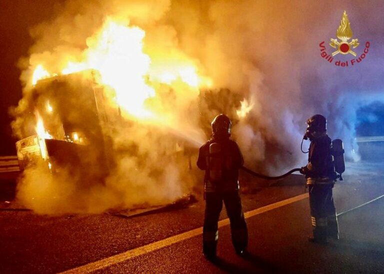 Origgio, a fuoco Tir carico di Farina sull’Autostrada A8