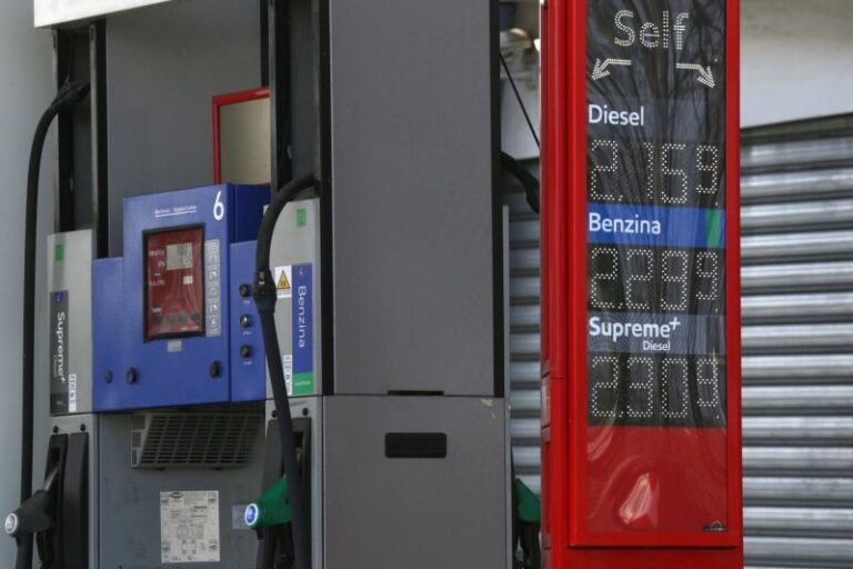 Carburanti, diesel torna a costare meno della benzina