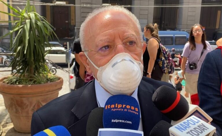 De Luca “A Napoli manifestazione a difesa della scuola pubblica”