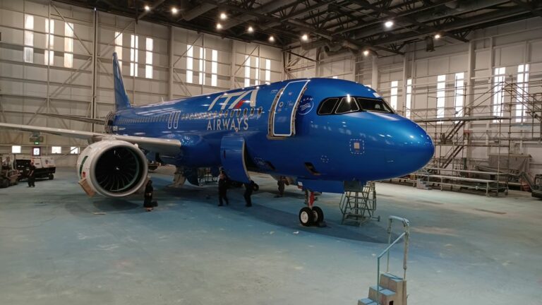 Ita Airways svela il primo Airbus A320neo azzurro “Giacinto Facchetti”