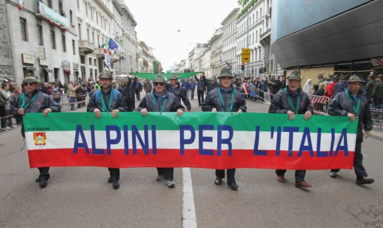 Genova si candida per l’adunata nazionale Alpini 2025