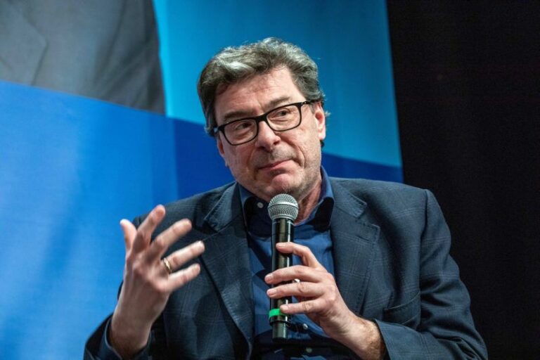 Gas, Giorgetti “Da inizio febbraio tariffe giù del 40%”