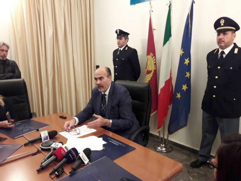 Questore Palermo “Niente più ‘inchini’ sotto casa dei boss durante le processioni”