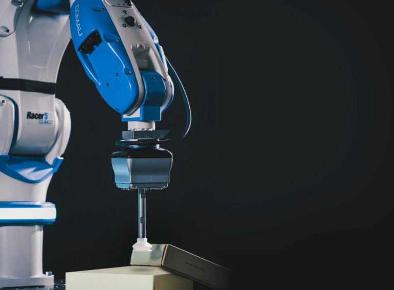 Comau e Politecnico Bari insieme per progetti innovativi della robotica