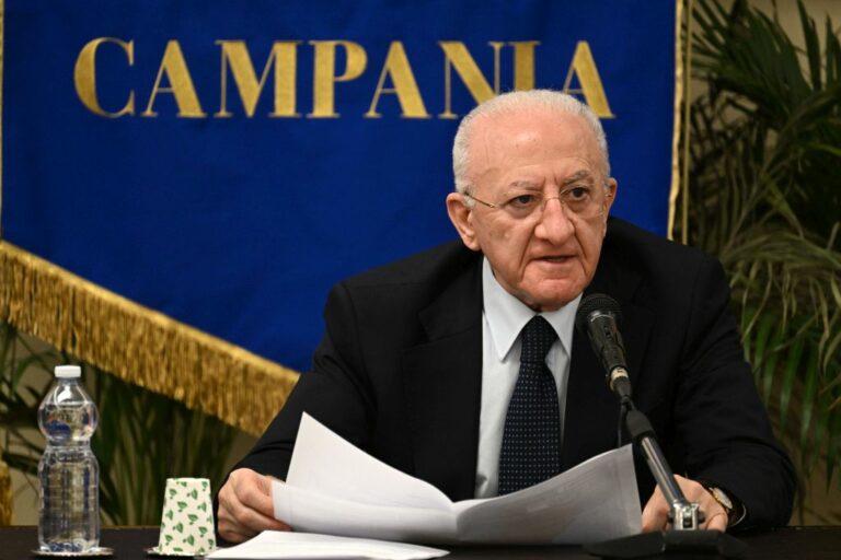 De Luca “Campania prima per i tempi di pagamento dei farmaci”