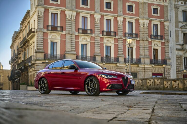 Arrivano negli showroom le nuove Alfa Romeo Giulia e Stelvio