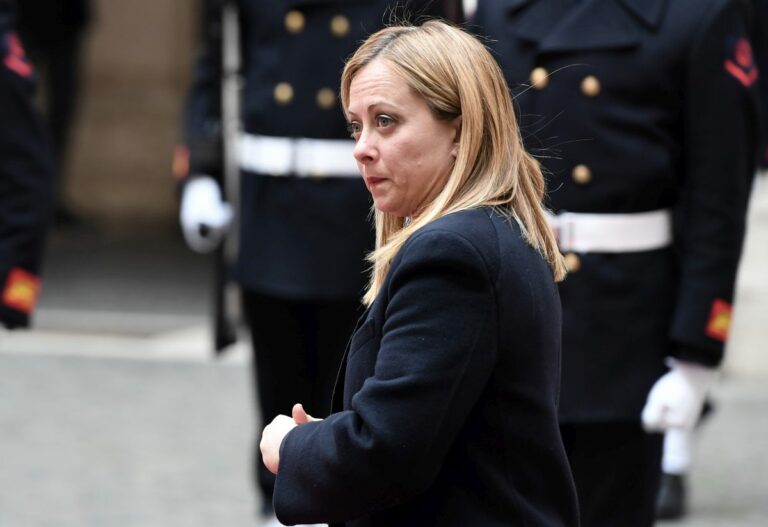 Meloni “Inopportuno l’invito di Macron a Zelensky”
