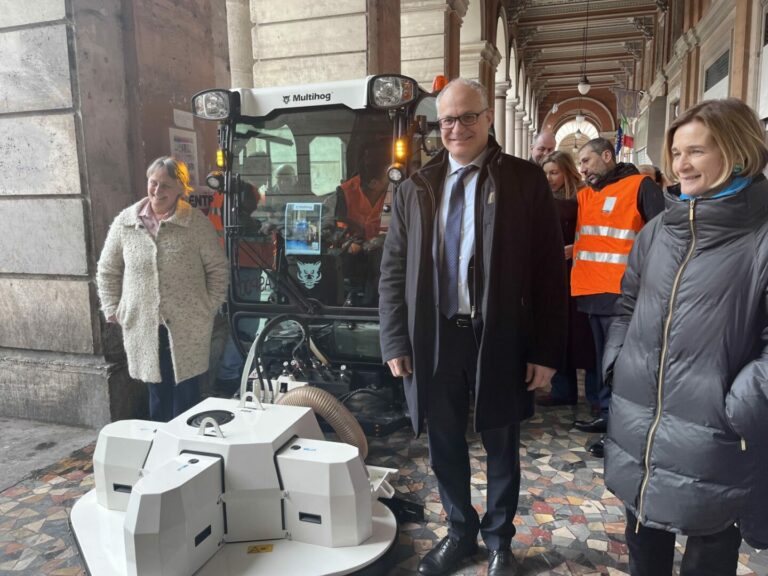 Nuova spazzatrice multiuso, Sindaco Roma “Obiettivo è tenere pulita la città”