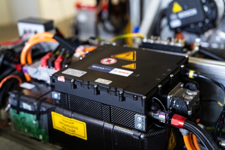 Alla “Rolex 24 at Daytona” debutta il sistema ibrido Bosch