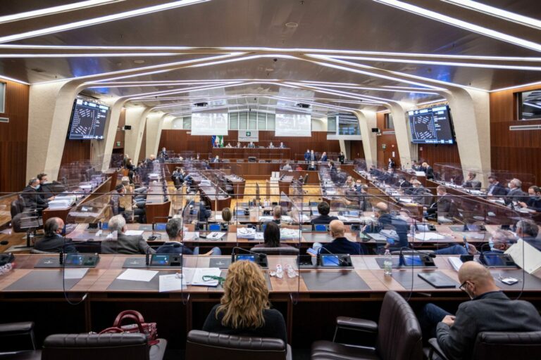 Regionali Lombardia, 34 i Consiglieri uscenti riconfermati. Dati e curiosità