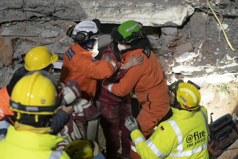 Sisma Turchia, proseguono i “miracoli” ma vittime in continuo aumento
