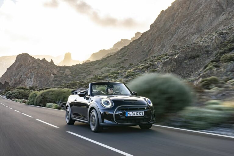 Arriva la prima Mini Cooper SE Cabrio completamente elettrica