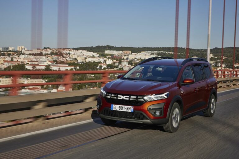 Dacia Jogger Hybrid 140, la family car ibrida più accessibile