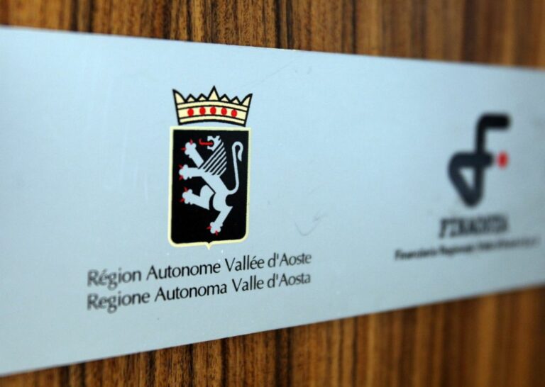 Valle d’Aosta, niente elezione per Testolin. Regione senza presidente