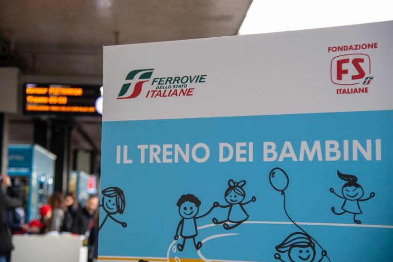 Fs, la solidarietà viaggia a bordo del “Treno dei bambini”
