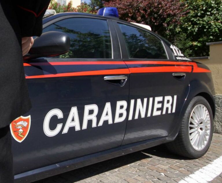 Sparatoria ad Aci Sant’Antonio, un morto