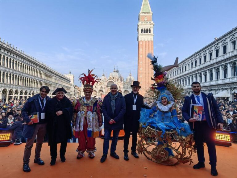 I carnevali della tradizione italiana sfilano in Piazza San Marco