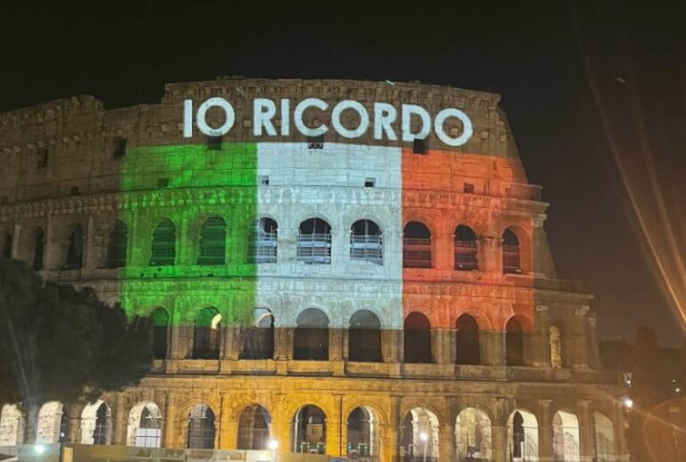 Il Colosseo con il Tricolore per ricordare le vittime delle foibe