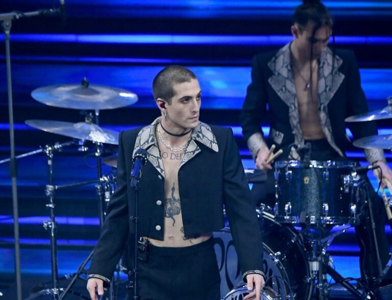 Sanremo, i Maneskin infiammano l’Ariston. Egonu “Amo l’Italia”. Mengoni si conferma in testa alla classifica