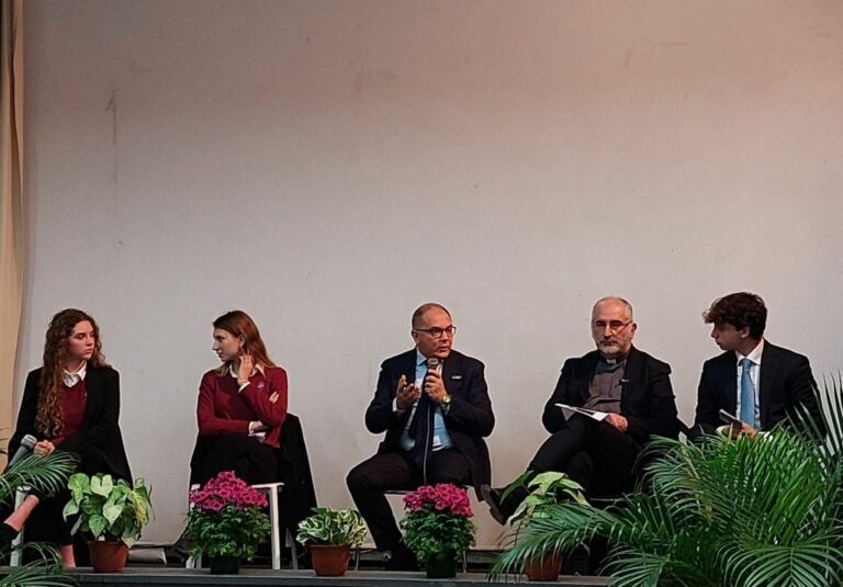 Il procuratore De Lucia incontra gli studenti del Gonzaga a Palermo