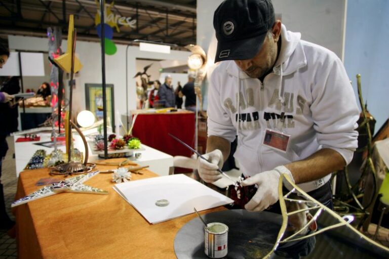 Lavoro, artigiani e piccole imprese assumono più della media