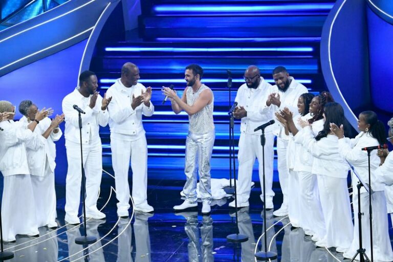 Marco Mengoni vince la serata delle cover a Sanremo