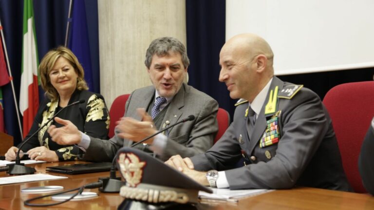 Abruzzo, Marsilio firma accordo con GdF per prevenire illeciti Pnrr