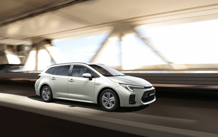 Suzuki presenta la Swace Hybrid 140