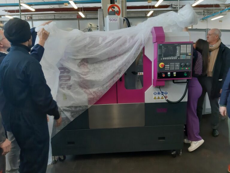 A San Vito al Tagliamento studenti formati su nuovo macchinario