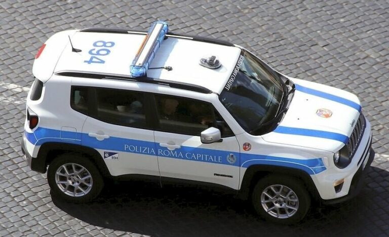 Stellantis, 40 Jeep Renegade 4xe per la Polizia locale di Roma